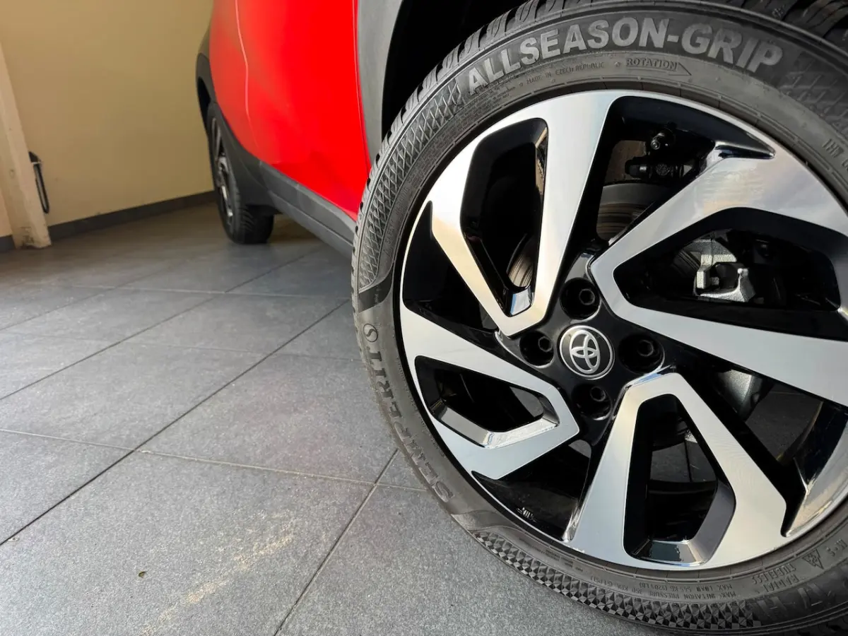 1.0 VVT-i S-CVT Automaat/Stoelverw/Carplay/cruise/Bi-tone/17 inch/pas 3000km