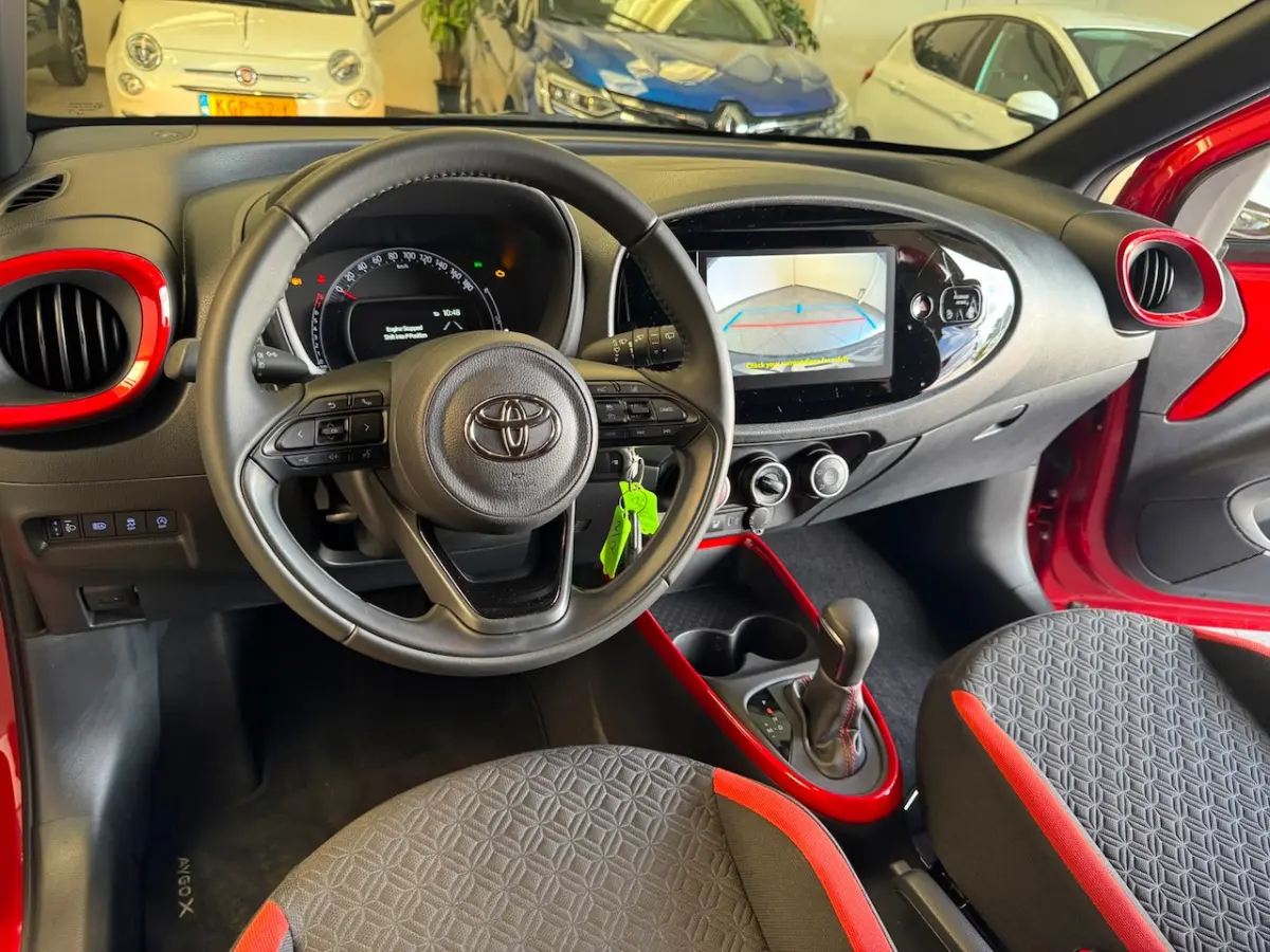 1.0 VVT-i S-CVT Automaat/Stoelverw/Carplay/cruise/Bi-tone/17 inch/pas 3000km