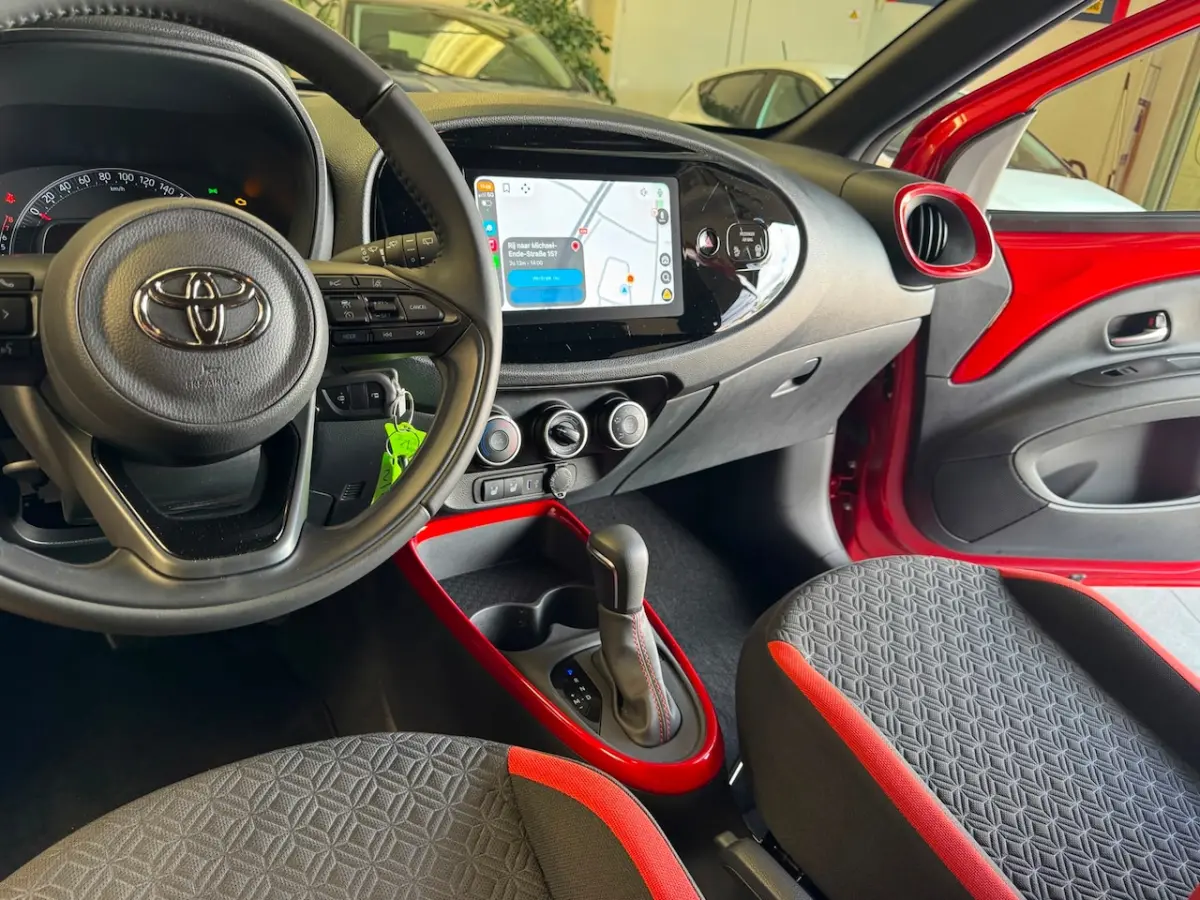 1.0 VVT-i S-CVT Automaat/Stoelverw/Carplay/cruise/Bi-tone/17 inch/pas 3000km