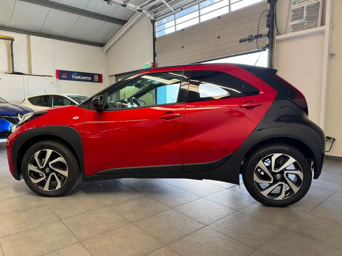 1.0 VVT-i S-CVT Automaat/Stoelverw/Carplay/cruise/Bi-tone/17 inch/pas 3000km
