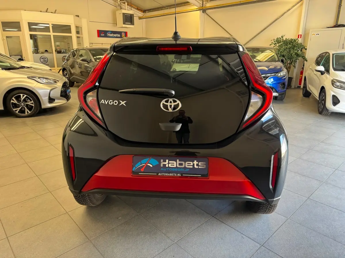 1.0 VVT-i S-CVT Automaat/Stoelverw/Carplay/cruise/Bi-tone/17 inch/pas 3000km