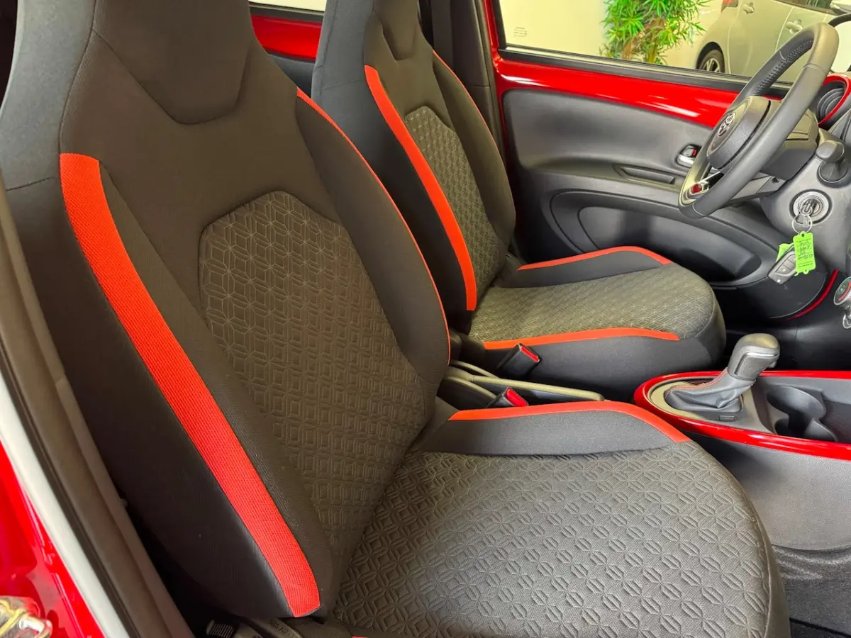 1.0 VVT-i S-CVT Automaat/Stoelverw/Carplay/cruise/Bi-tone/17 inch/pas 3000km