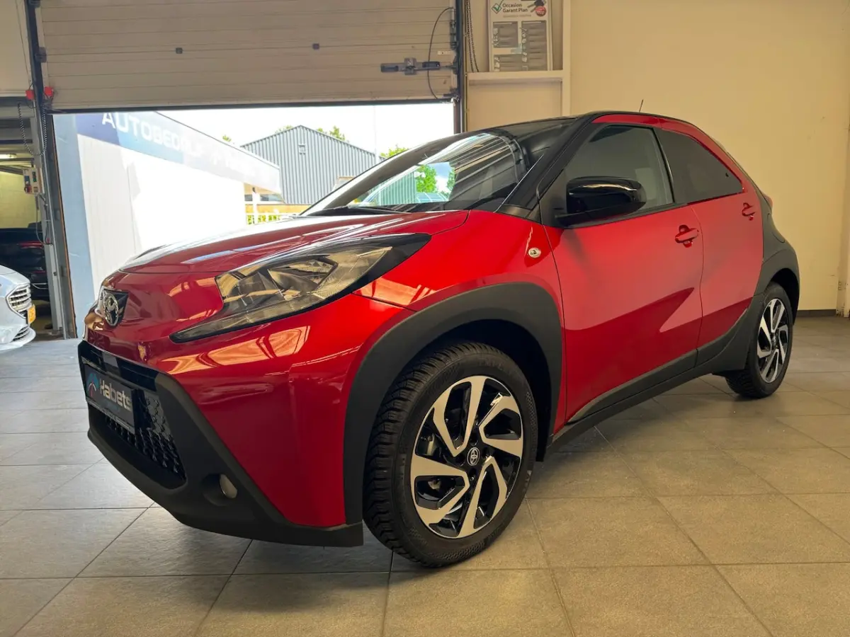 1.0 VVT-i S-CVT Automaat/Stoelverw/Carplay/cruise/Bi-tone/17 inch/pas 3000km