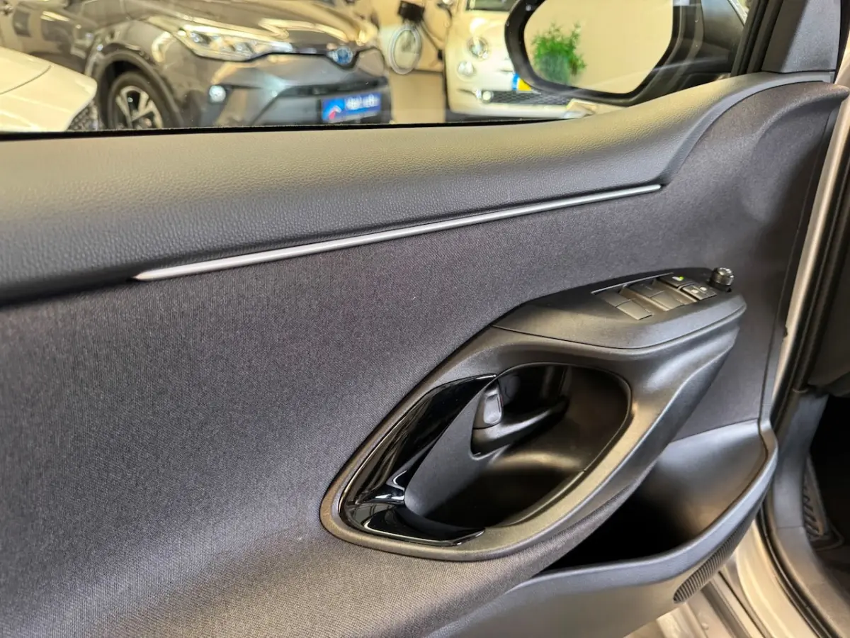 1.5 Hybrid 115 Dynamic/Stoel-Stuurverw/Carplay/ACC/Camera/hillhold/Ledverl./nieuwstaat