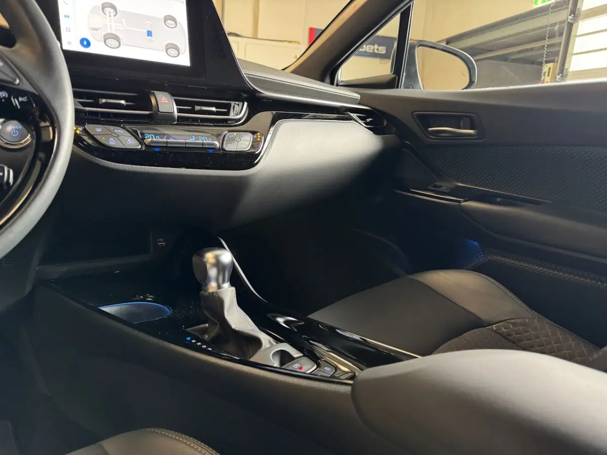 1.8 Hybrid Dynamic/Stoel-stuurverw/ACC/camera/carplay/blindspot/parkeerhulp/ Team D full o
