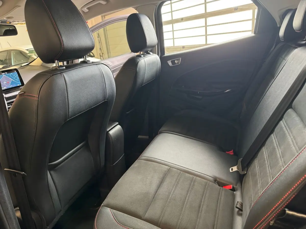 125pk ST-Line / Winterpack/Camera/carplay/Keyless/alcantara/Led/cruise