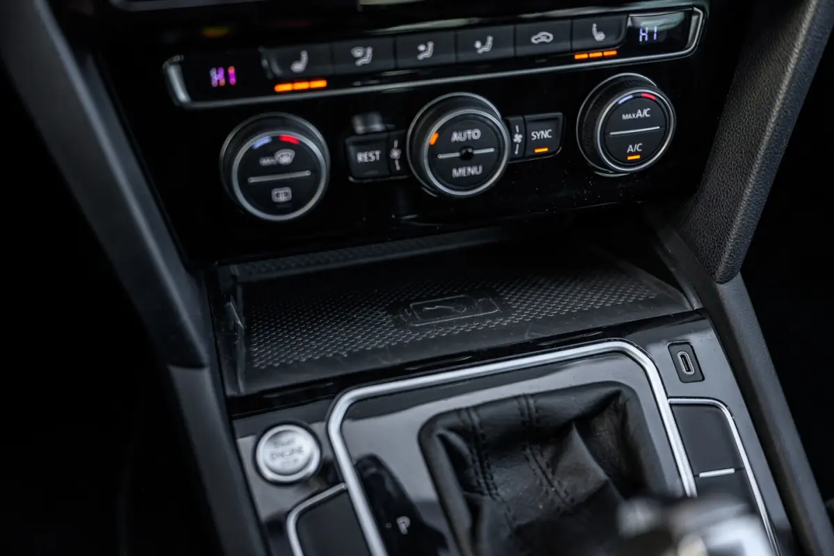 1.5 TSI R-Line|Camera|Acc|Lane-Assist|Keyless-Entry|