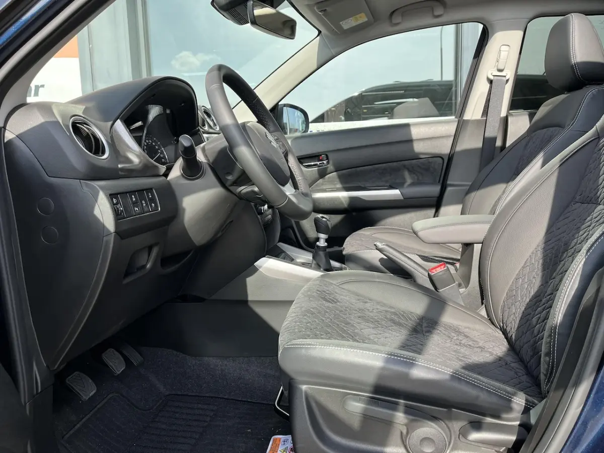 1.4 Boosterjet Smart Hybrid Select Nieuw, Rijklaar inclusief Metallic voor â¬ 29.999, =