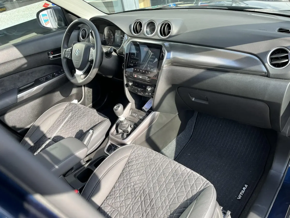 1.4 Boosterjet Smart Hybrid Select Nieuw, Rijklaar inclusief Metallic voor â¬ 29.999, =