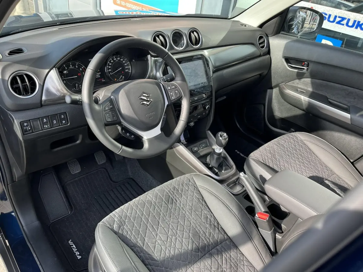 1.4 Boosterjet Smart Hybrid Select Nieuw, Rijklaar inclusief Metallic voor â¬ 29.999, =
