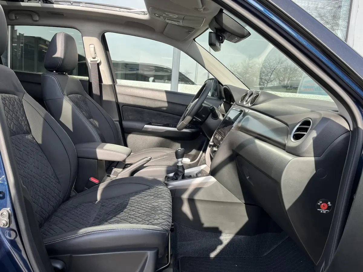1.4 Boosterjet Smart Hybrid Select Nieuw, Rijklaar inclusief Metallic voor â¬ 29.999, =