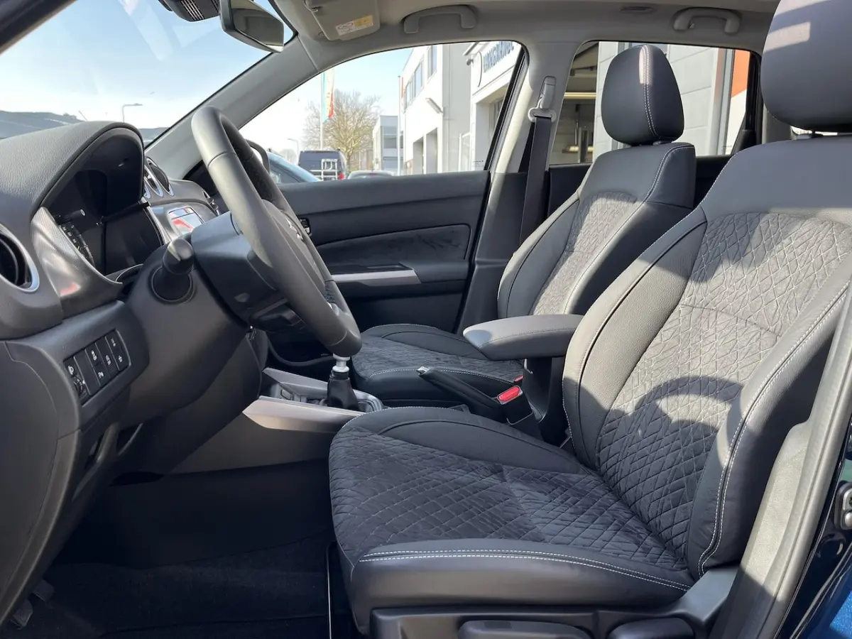 1.4 Boosterjet Smart Hybrid Select Nieuw, Rijklaar inclusief Metallic voor â¬ 29.999, =