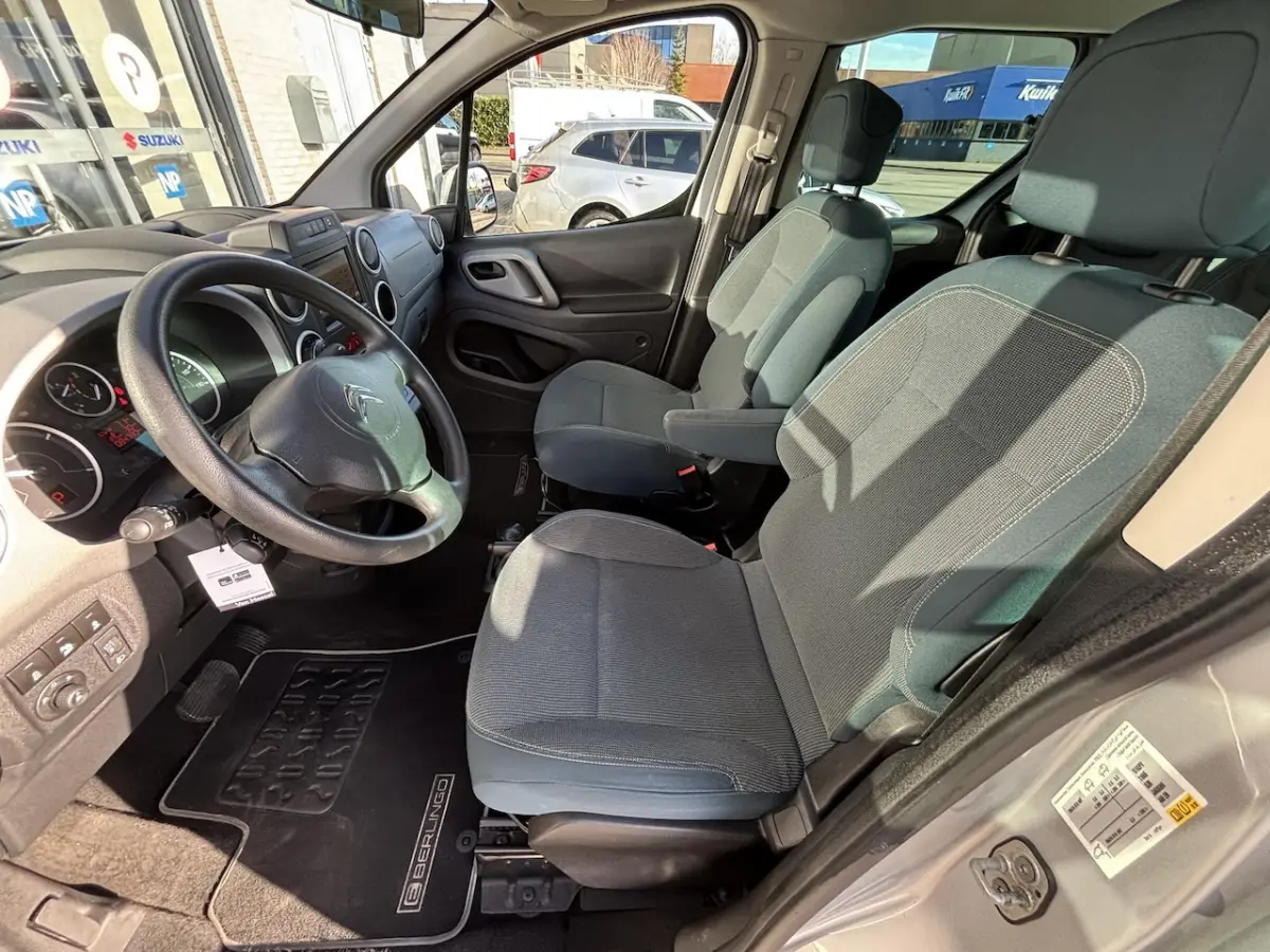 E-Feel 23 kWh | Personen uitvoering | Achteruitrij camera | Navigatie systeem | Parkeersen