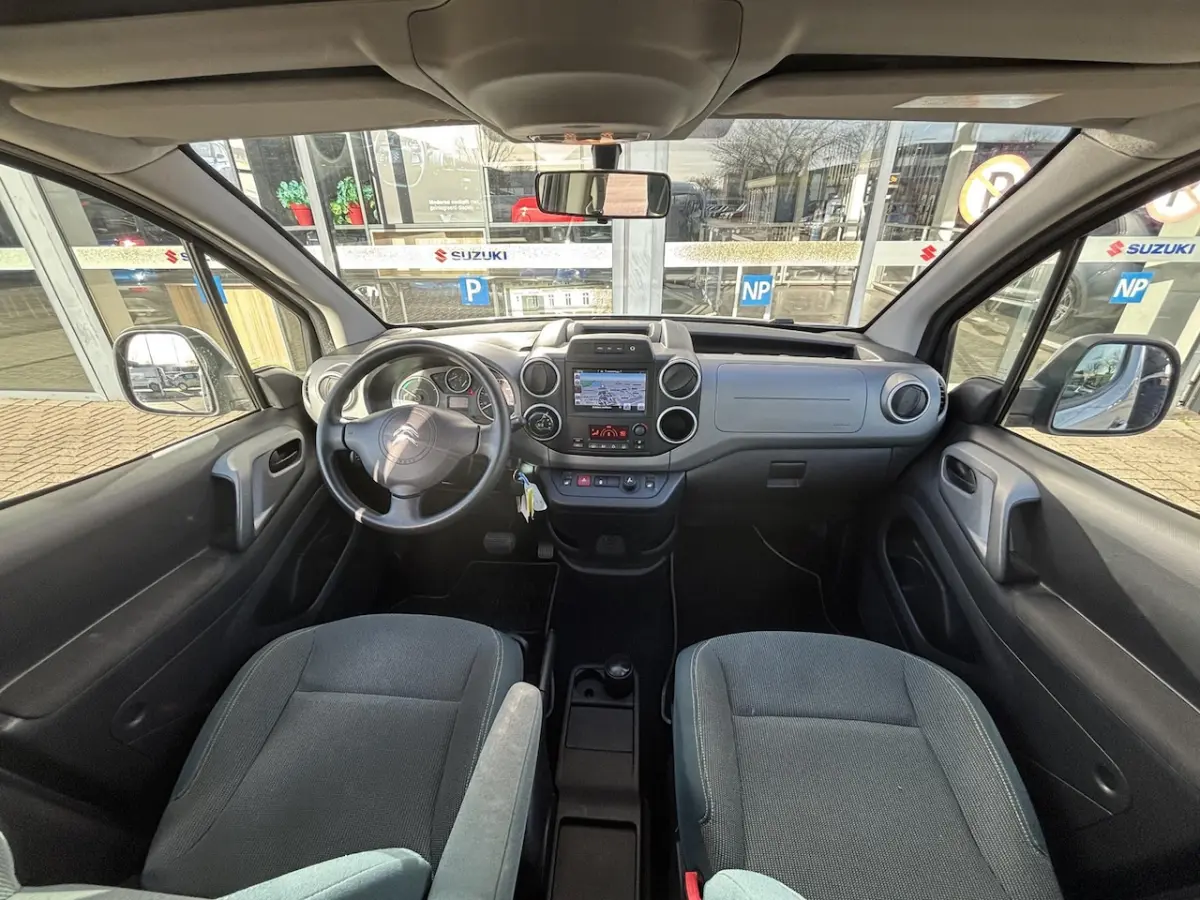 E-Feel 23 kWh | Personen uitvoering | Achteruitrij camera | Navigatie systeem | Parkeersen
