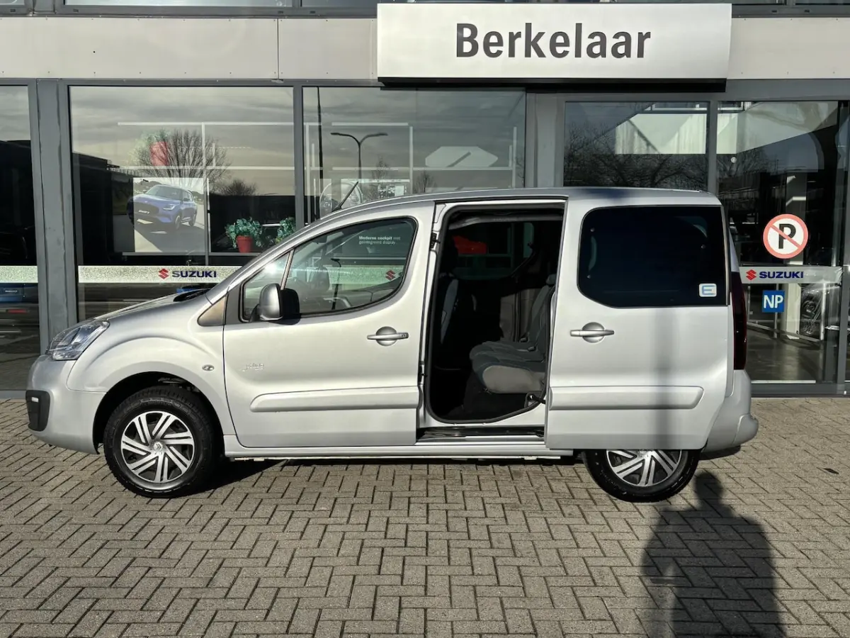 E-Feel 23 kWh | Personen uitvoering | Achteruitrij camera | Navigatie systeem | Parkeersen