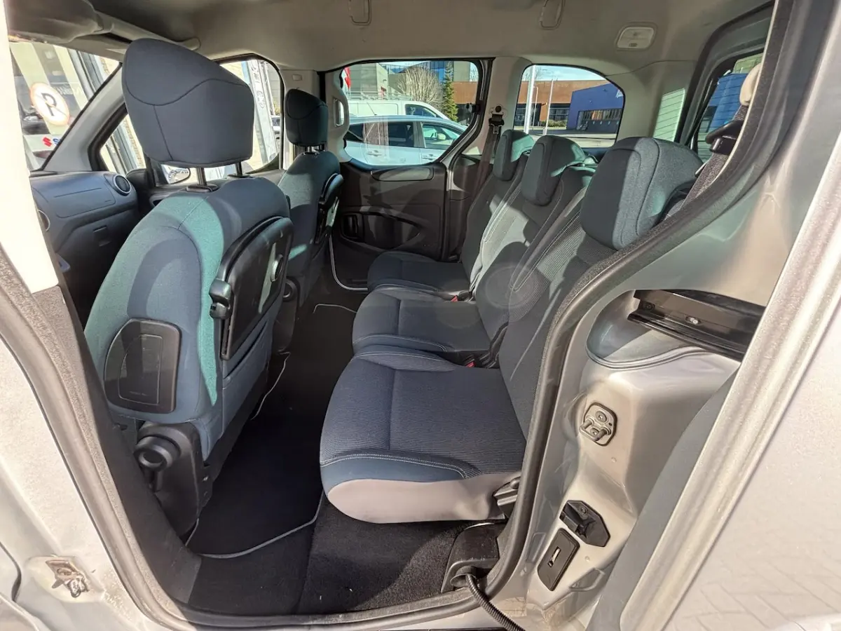 E-Feel 23 kWh | Personen uitvoering | Achteruitrij camera | Navigatie systeem | Parkeersen