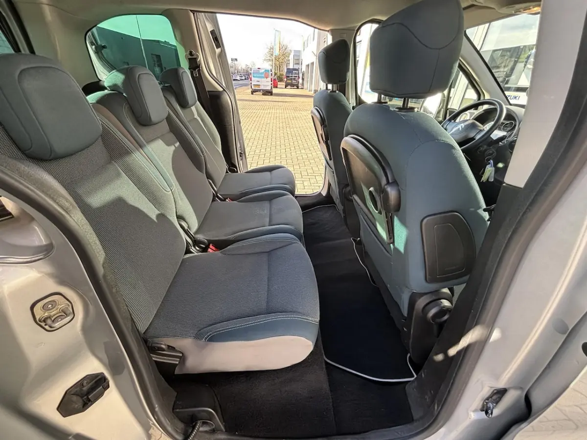 E-Feel 23 kWh | Personen uitvoering | Achteruitrij camera | Navigatie systeem | Parkeersen