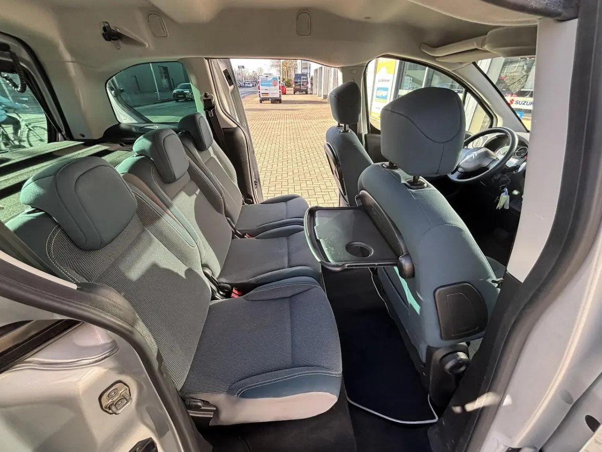 E-Feel 23 kWh | Personen uitvoering | Achteruitrij camera | Navigatie systeem | Parkeersen