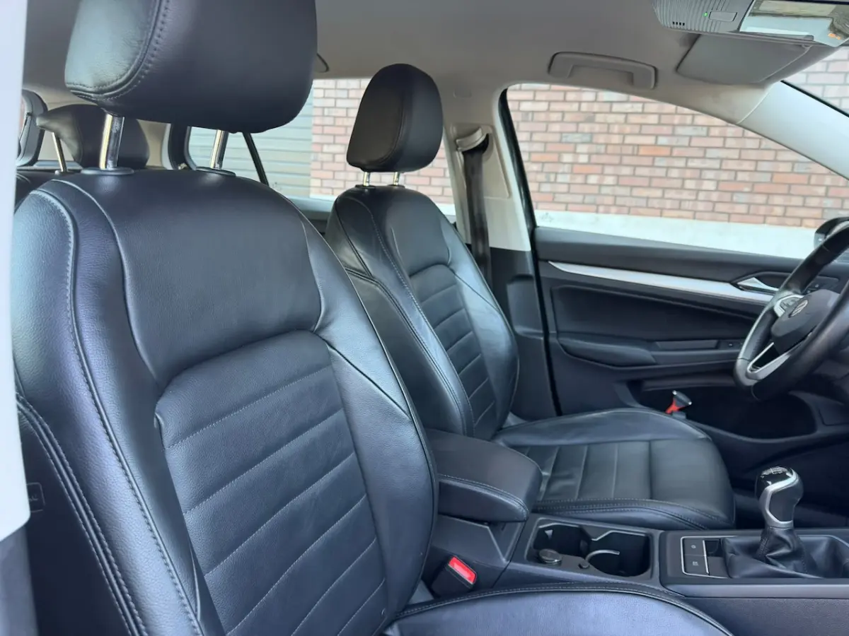 1.0 TSI / Apple CarPlay-Android / LEDER interieur + Stuur / Licht & Zicht Pakket / ALL-Sea