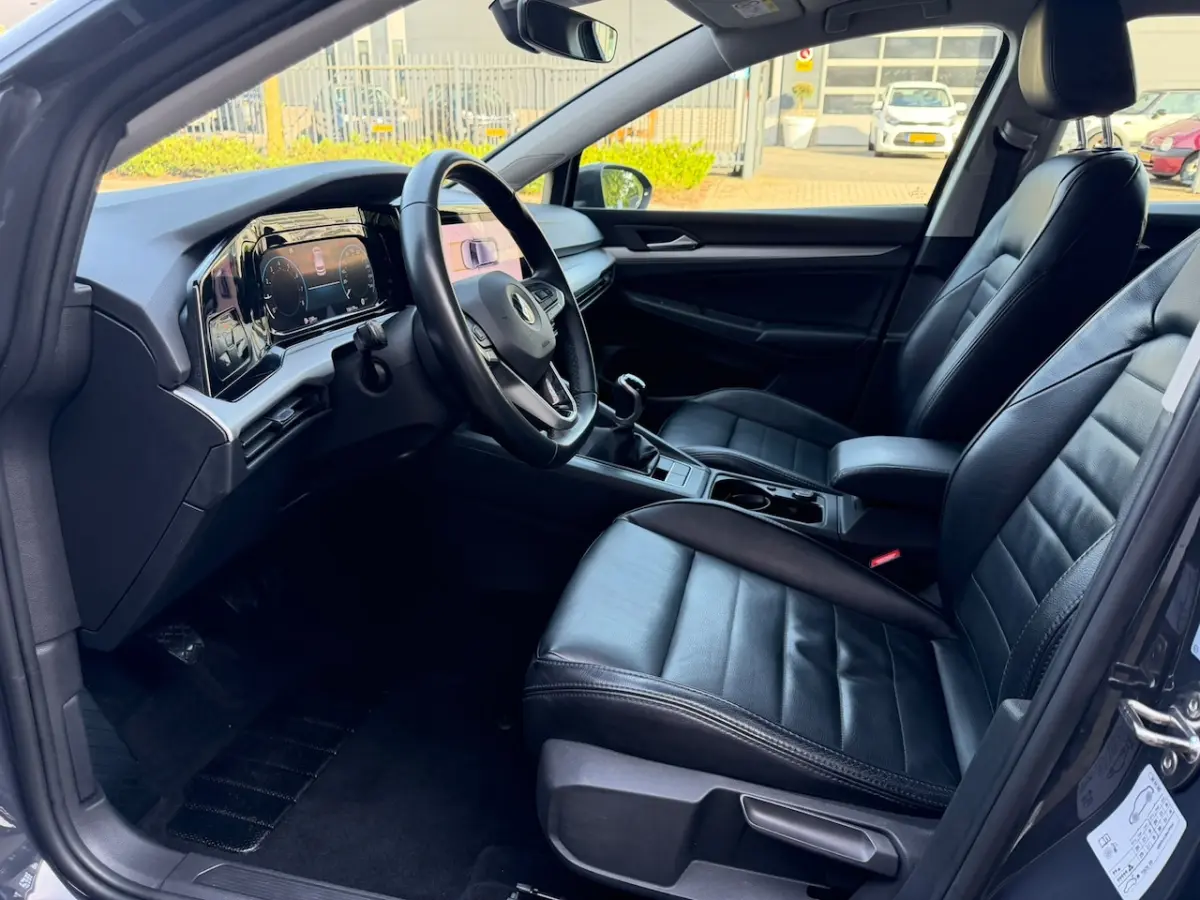 1.0 TSI / Apple CarPlay-Android / LEDER interieur + Stuur / Licht & Zicht Pakket / ALL-Sea