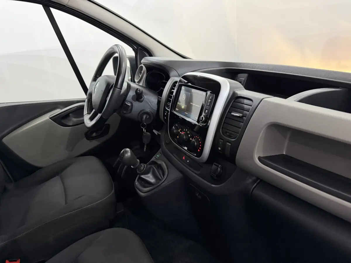 1.6 dCi T29 L2H1 Luxe Dubbel Cabine Camera, Navi, Airco, Cruise control, Radio, Mistlamp,