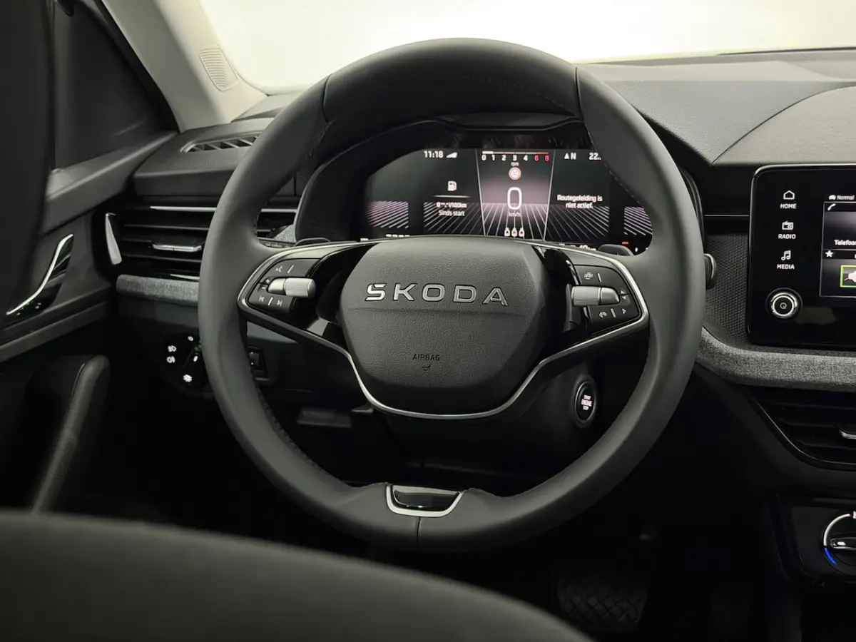 1.0 TSI Black Pack Camera, Apple carplay, Stoelverwarming, Airco, Keyless start, Virtual d