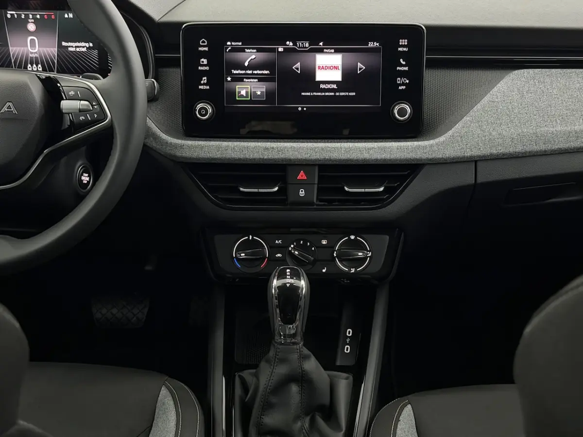 1.0 TSI Black Pack Camera, Apple carplay, Stoelverwarming, Airco, Keyless start, Virtual d
