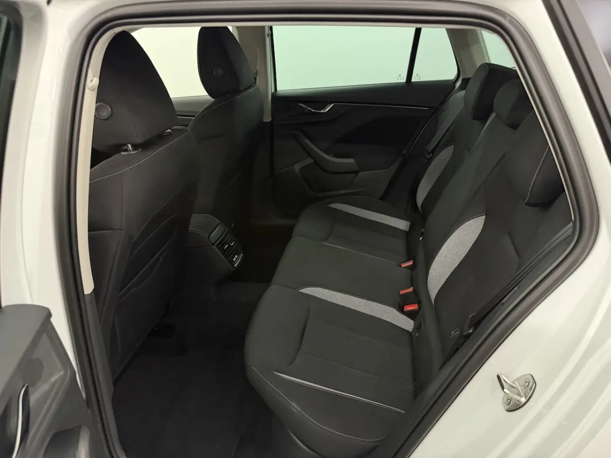 1.0 TSI Black Pack Camera, Apple carplay, Stoelverwarming, Airco, Keyless start, Virtual d