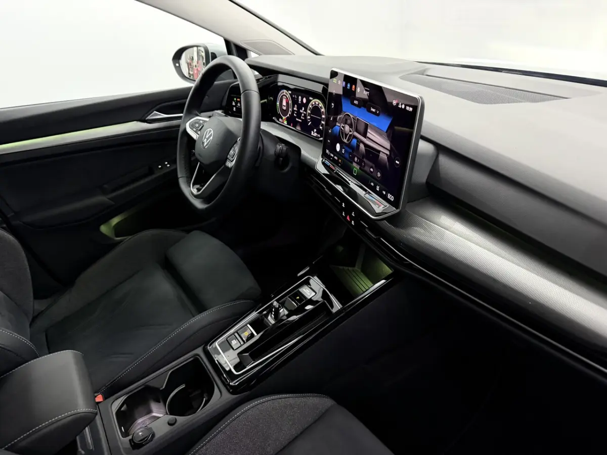 1.5 eHybrid Life Edition Plug-in Camera, Apple carplay, Virtual desk, Memory stoelen, Mass