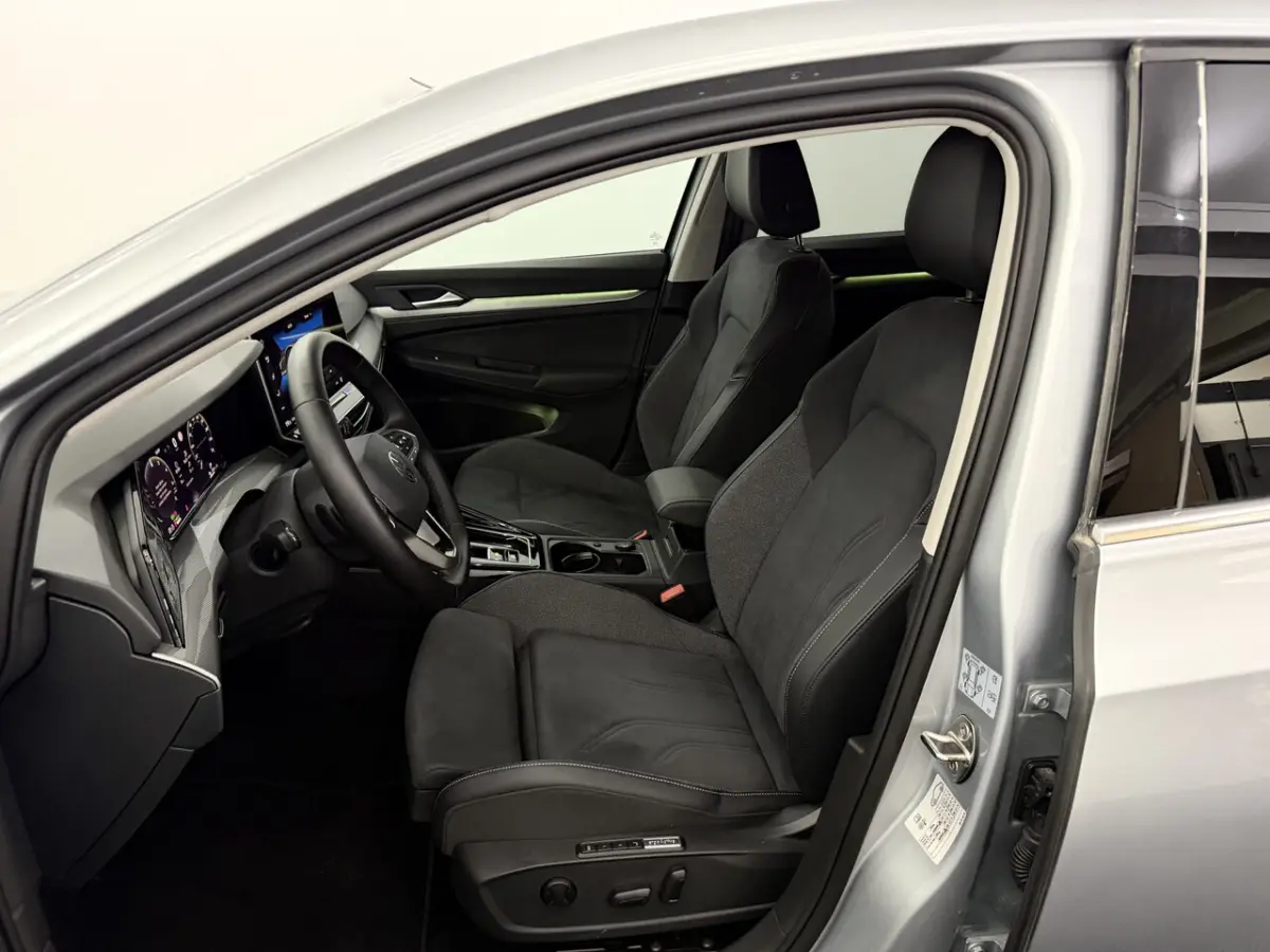 1.5 eHybrid Life Edition Plug-in Camera, Apple carplay, Virtual desk, Memory stoelen, Mass