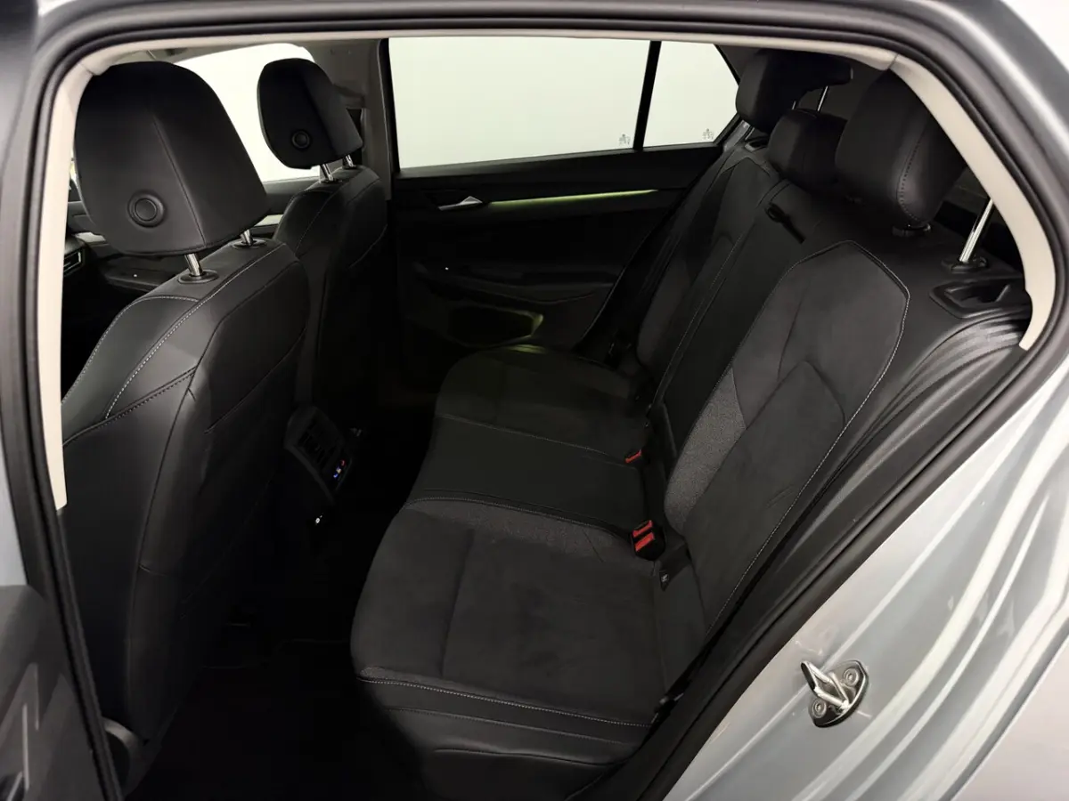 1.5 eHybrid Life Edition Plug-in Camera, Apple carplay, Virtual desk, Memory stoelen, Mass