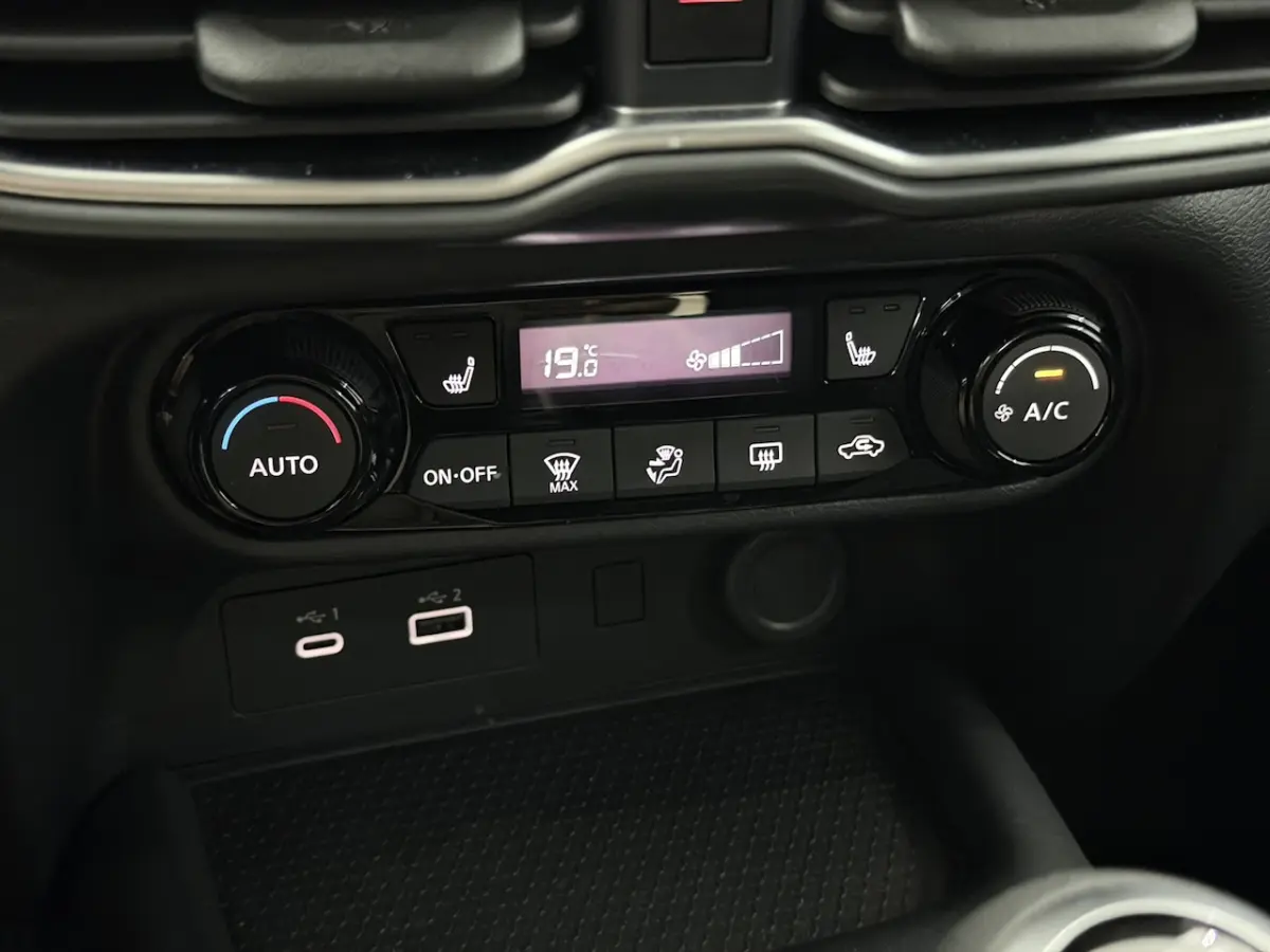 1.0 DIG-T Acenta Camera, Navi, Stoelverwarming, Cruise control, Clima, A start stop, Licht
