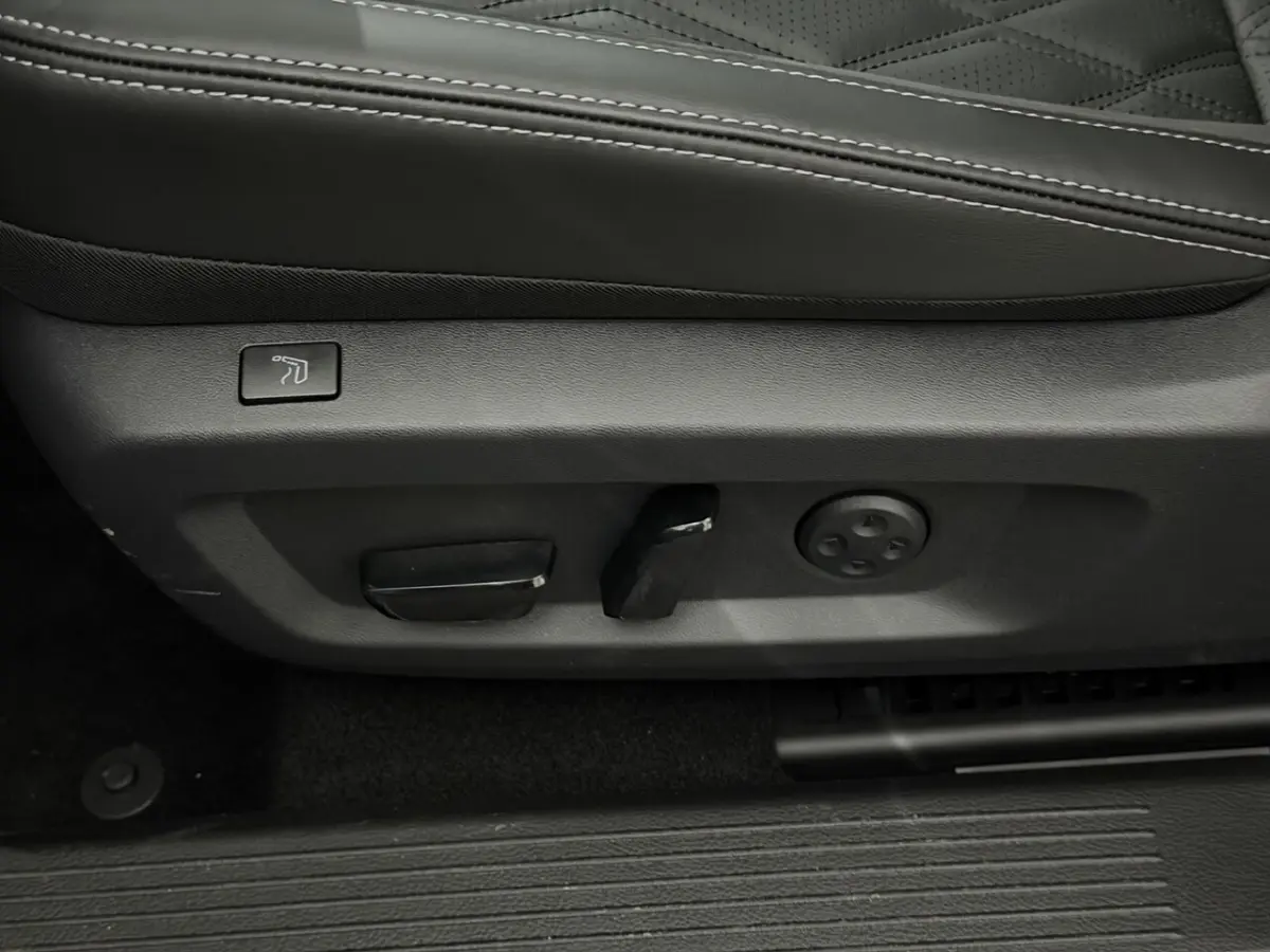 1.3 MHEV Xtronic Tekna Plus Panoramadak, 360 Camera, 20 inch velgen, Bose geluidsysteem, M