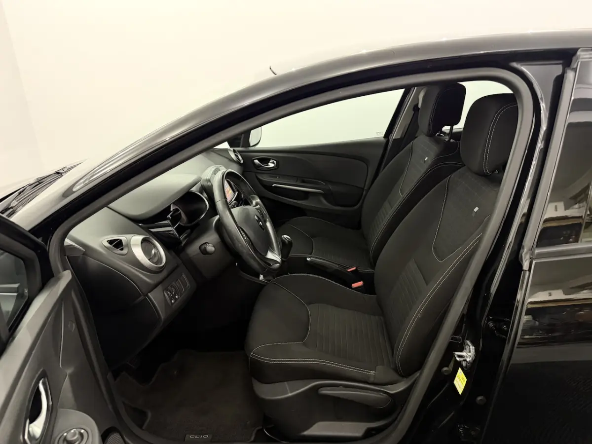 1.2 Night & Day Navi, Cruise control, Keyless start, Radio, Mistlamp, Airco