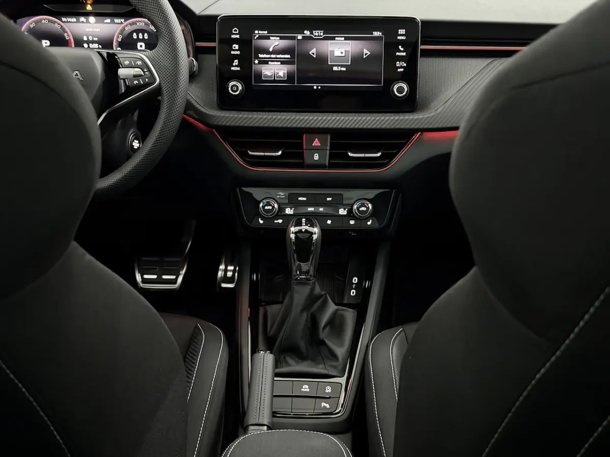 1, 5 TSI Monte Carlo Panoramadak, Camera, Apple carplay, Keyless start, Elektrische achter
