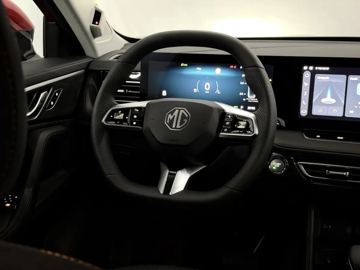 1.5 TGDI Comfort Plug-in Camera, Navi, Apple carplay, Verstelbare stoelen, Keyless start,