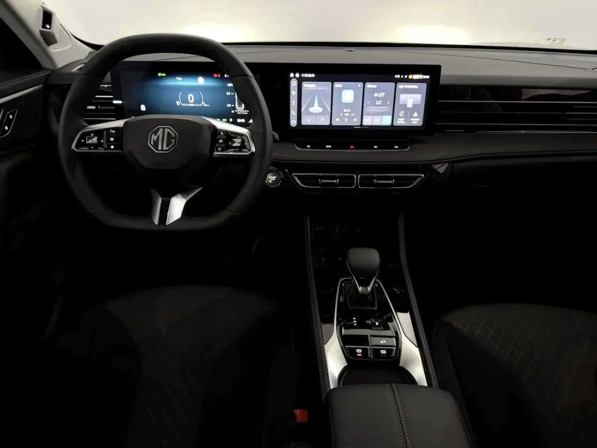 1.5 TGDI Comfort Plug-in Camera, Navi, Apple carplay, Verstelbare stoelen, Keyless start,