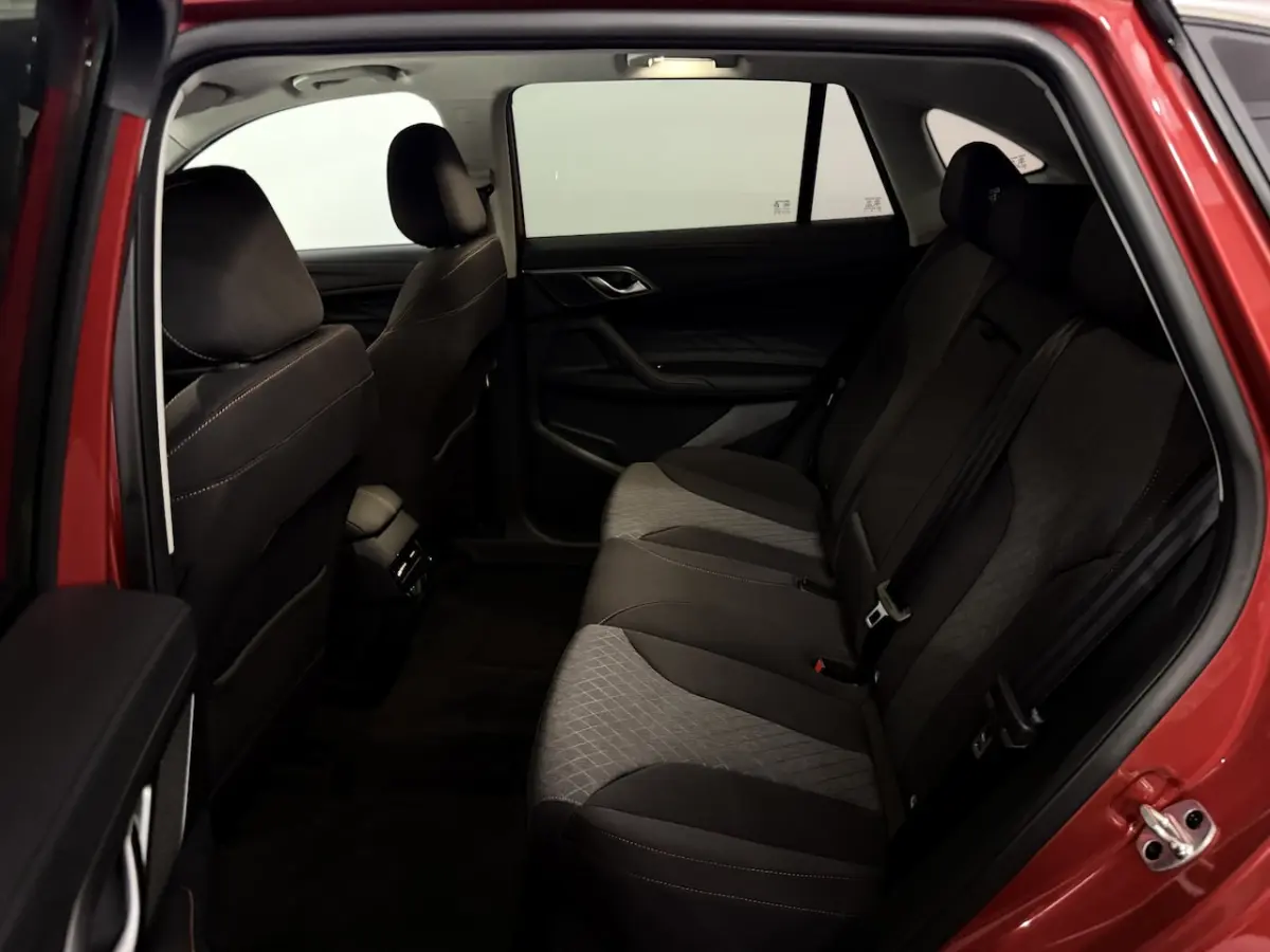 1.5 TGDI Comfort Plug-in Camera, Navi, Apple carplay, Verstelbare stoelen, Keyless start,