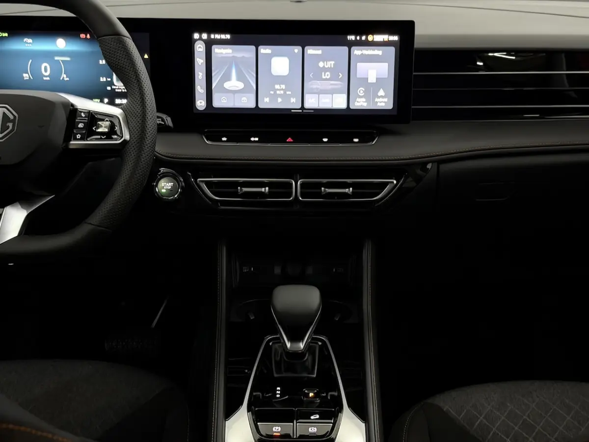1.5 TGDI Comfort Plug-in Camera, Navi, Apple carplay, Verstelbare stoelen, Keyless start,