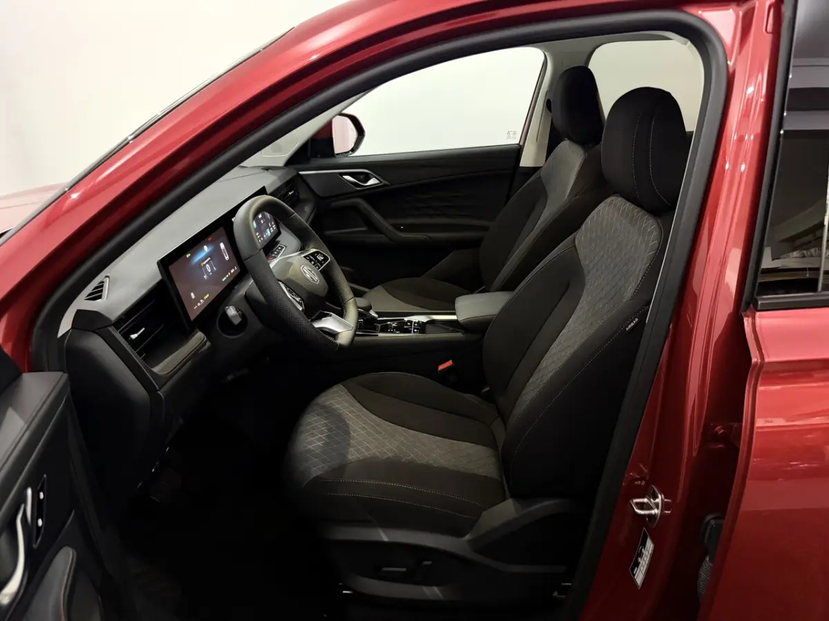 1.5 TGDI Comfort Plug-in Camera, Navi, Apple carplay, Verstelbare stoelen, Keyless start,