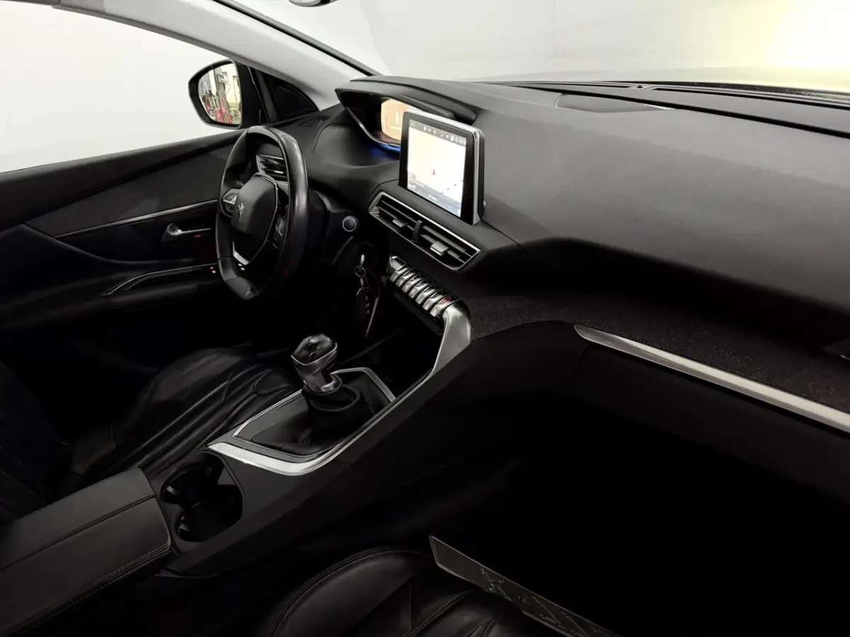 1.2 PureTech GT Line Panoramadak, Camera, Navi, Leder, Virtual desk, Cruise control, Stoel