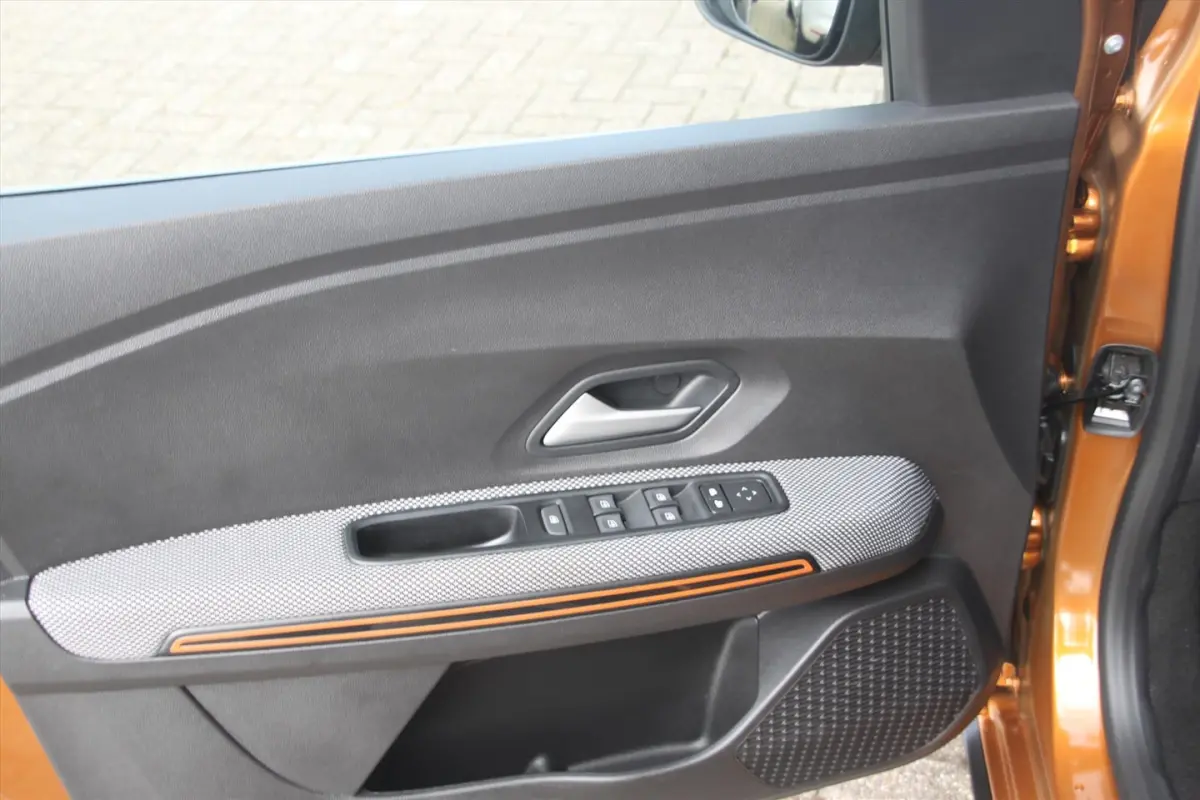 110PK-STEPWAY-EXPRESSION-19DKM-AIRCO-CRUISE-PDC-