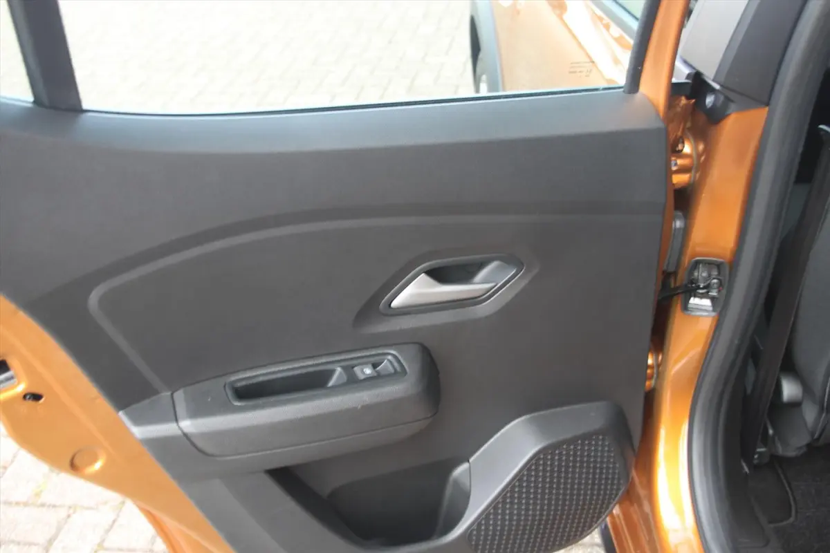 110PK-STEPWAY-EXPRESSION-19DKM-AIRCO-CRUISE-PDC-