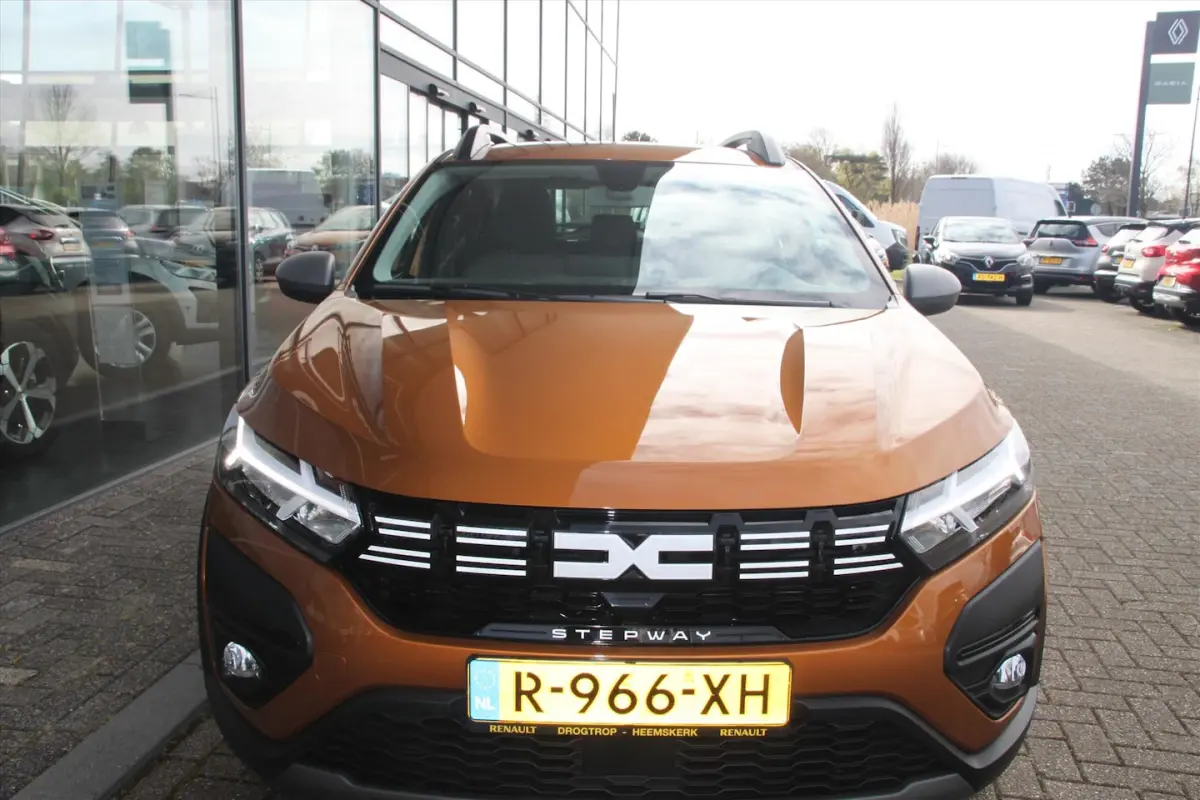 110PK-STEPWAY-EXPRESSION-19DKM-AIRCO-CRUISE-PDC-