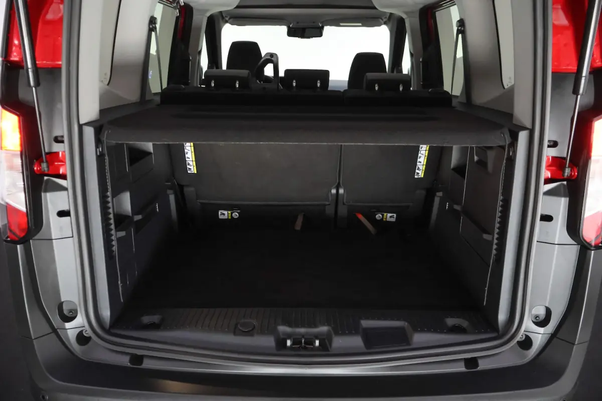1.0 5Pers Titanium LED | CAMERA | CARPLAY | STUUR+STOELVERW | CLIMA | CRUISE | TREKHAAK |