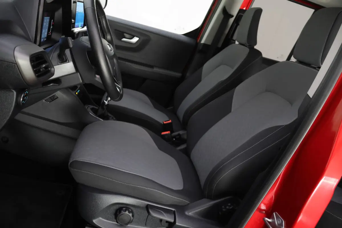 1.0 5Pers Titanium LED | CAMERA | CARPLAY | STUUR+STOELVERW | CLIMA | CRUISE | TREKHAAK |