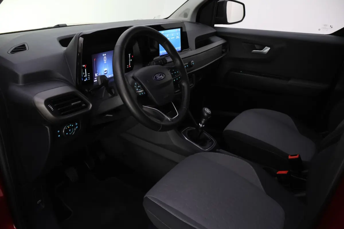 1.0 5Pers Titanium LED | CAMERA | CARPLAY | STUUR+STOELVERW | CLIMA | CRUISE | TREKHAAK |