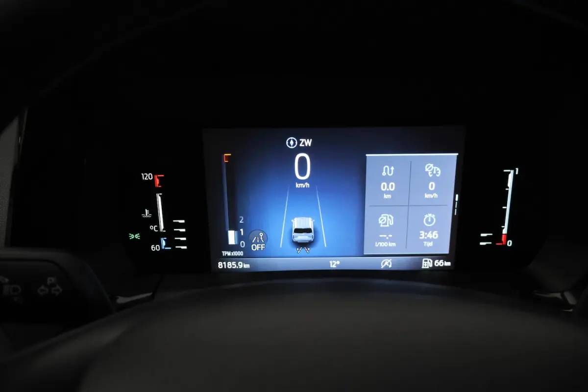 1.0 5Pers Titanium LED | CAMERA | CARPLAY | STUUR+STOELVERW | CLIMA | CRUISE | TREKHAAK |