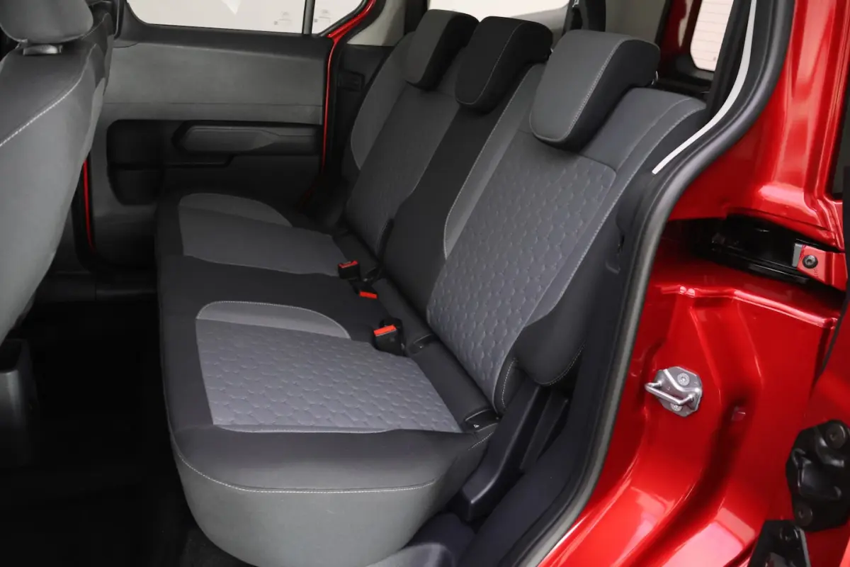 1.0 5Pers Titanium LED | CAMERA | CARPLAY | STUUR+STOELVERW | CLIMA | CRUISE | TREKHAAK |