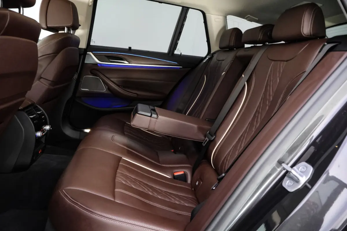 530iA LUXURY Innovation NAPPA | COMF. ZETELS | HARMANKARDON |STOELVERW. 4X | HUD | KEYLESS